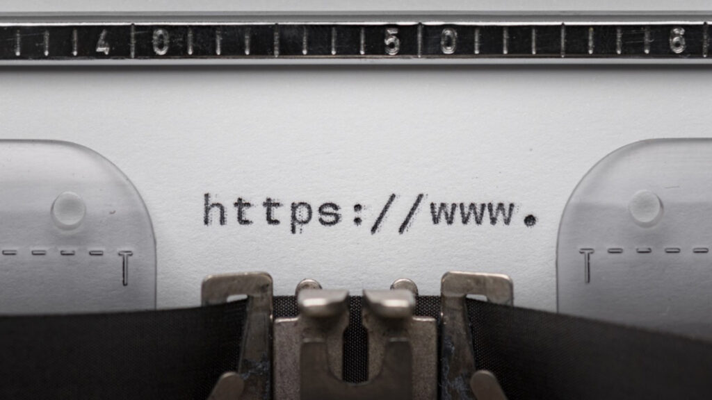 La etiqueta perfecta y la web que la desmiente — coherencia de marca en bodegas, por Max Loarces