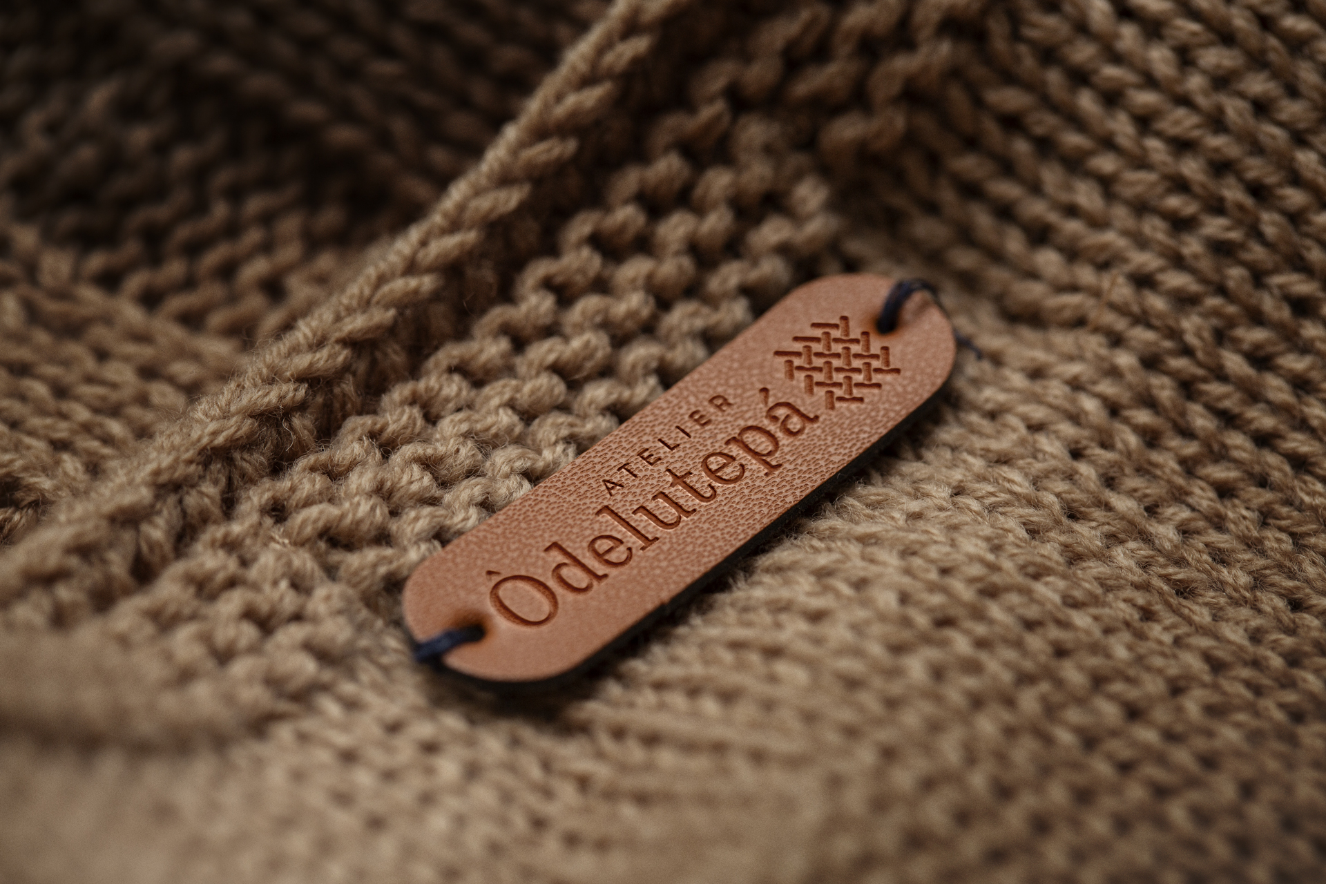 Ôdelutepá atelier etiqueta cuero aplicaciones Max Loarces